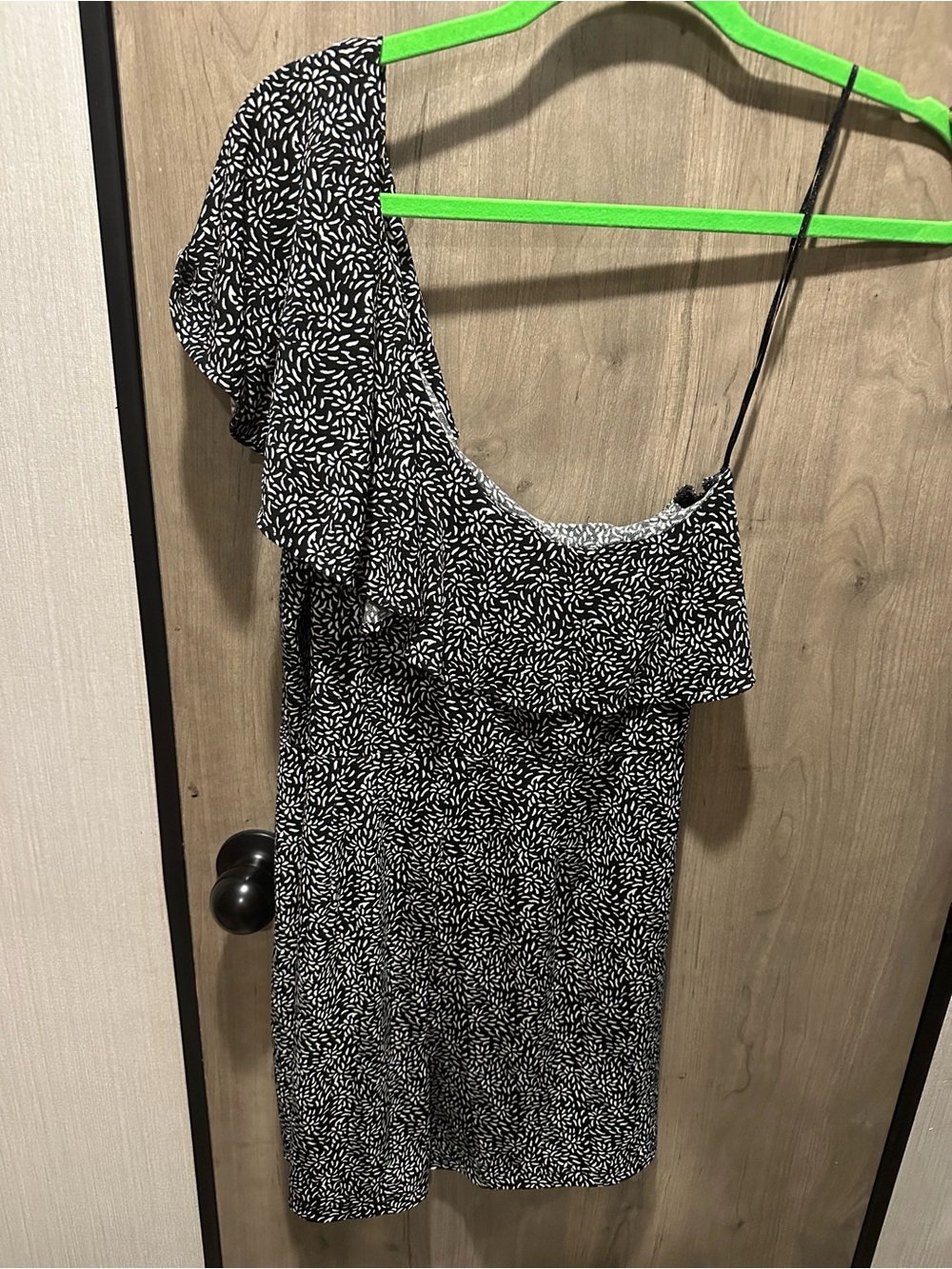 Kaari Blue Size L Black White One Shoulder Ruffle Romper - Picture 2 of 3